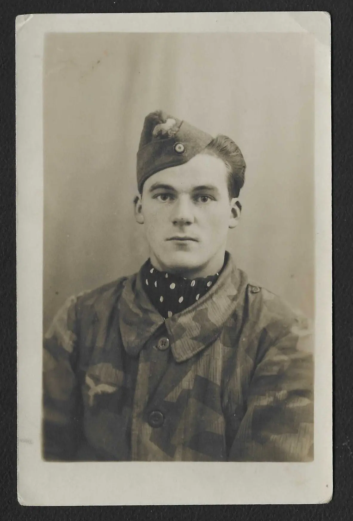 Studioportrait of Fallschirmjäger in Camouflage Smock – Italy, February 1944 - Image 1