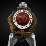 Soviet "Excellent Machine Gunner" (Отличный Пулеметчик) Badge – WWII-Era Screwback Qualification Award