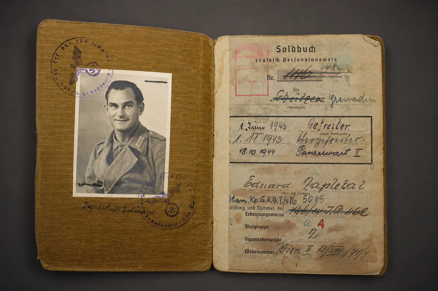 WH Soldbuch to Heeres-Panzerjäger-Abteilung 616 (Jagdpanther Unit) – Ostpreußen 1945 - Image 1