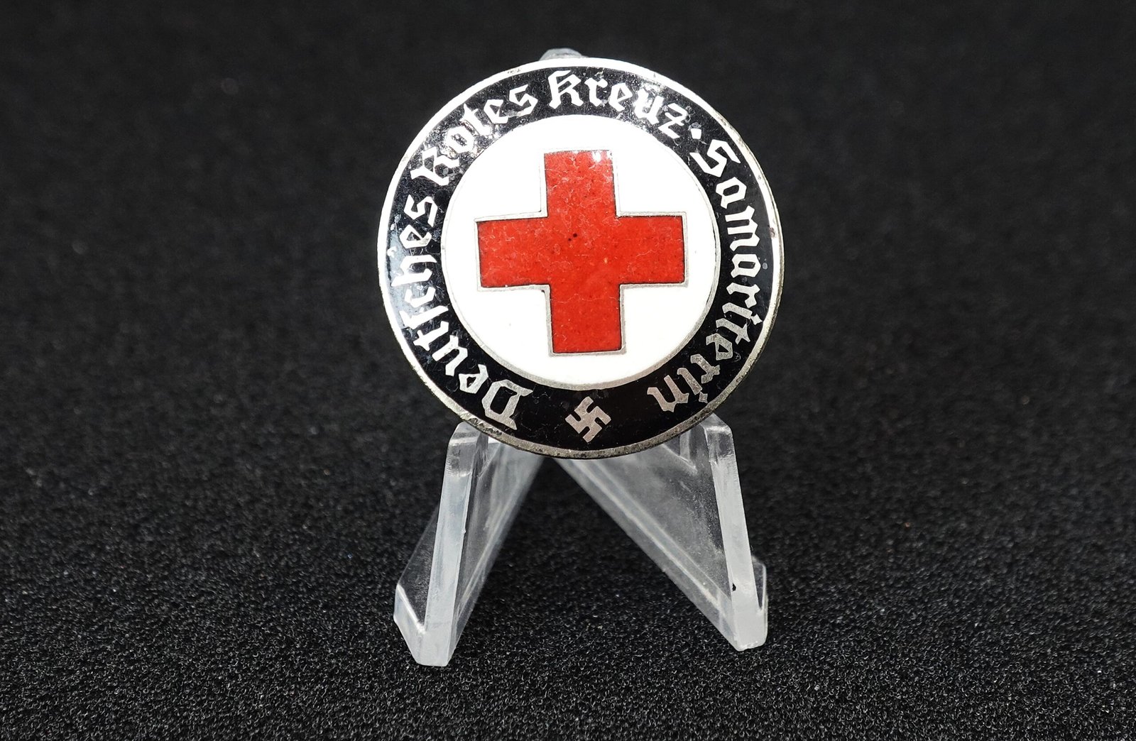 DSC01493 WWII German DRK Samariterin Enamel Badge - Image 1