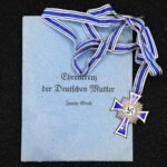 Mother's Cross in Silver (Ehrenkreuz der Deutschen Mutter in Silber) + Award Pouch – Kerbach & Oesterhelt, Dresden