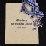 Mother’s Cross in Bronze (Ehrenkreuz der Deutschen Mutter in Bronze) + Award Pouch – Lind & Meyrer, München
