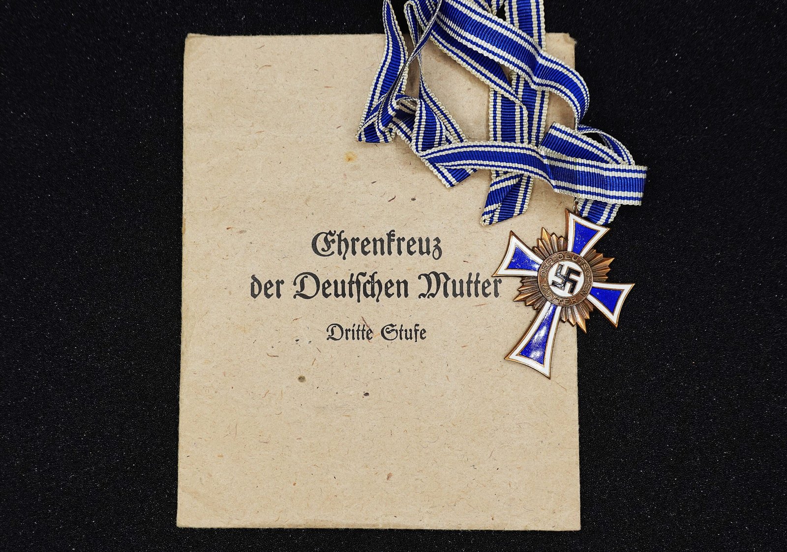 DSC01732 Mother’s Cross in Bronze (Ehrenkreuz der Deutschen Mutter in Bronze) + Award Pouch – Lind & Meyrer, München - Image 1