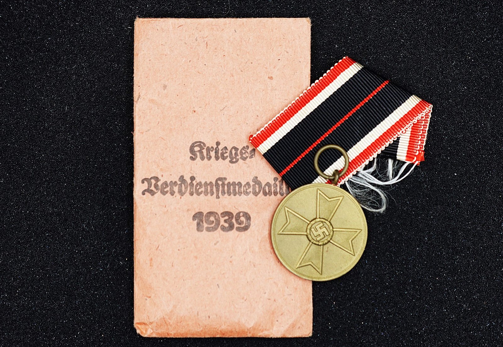 DSC01742 War Merit Medal 1939 (Kriegsverdienstmedaille) + Pouch – Gottlieb & Wagner, Pforzheim - Image 1