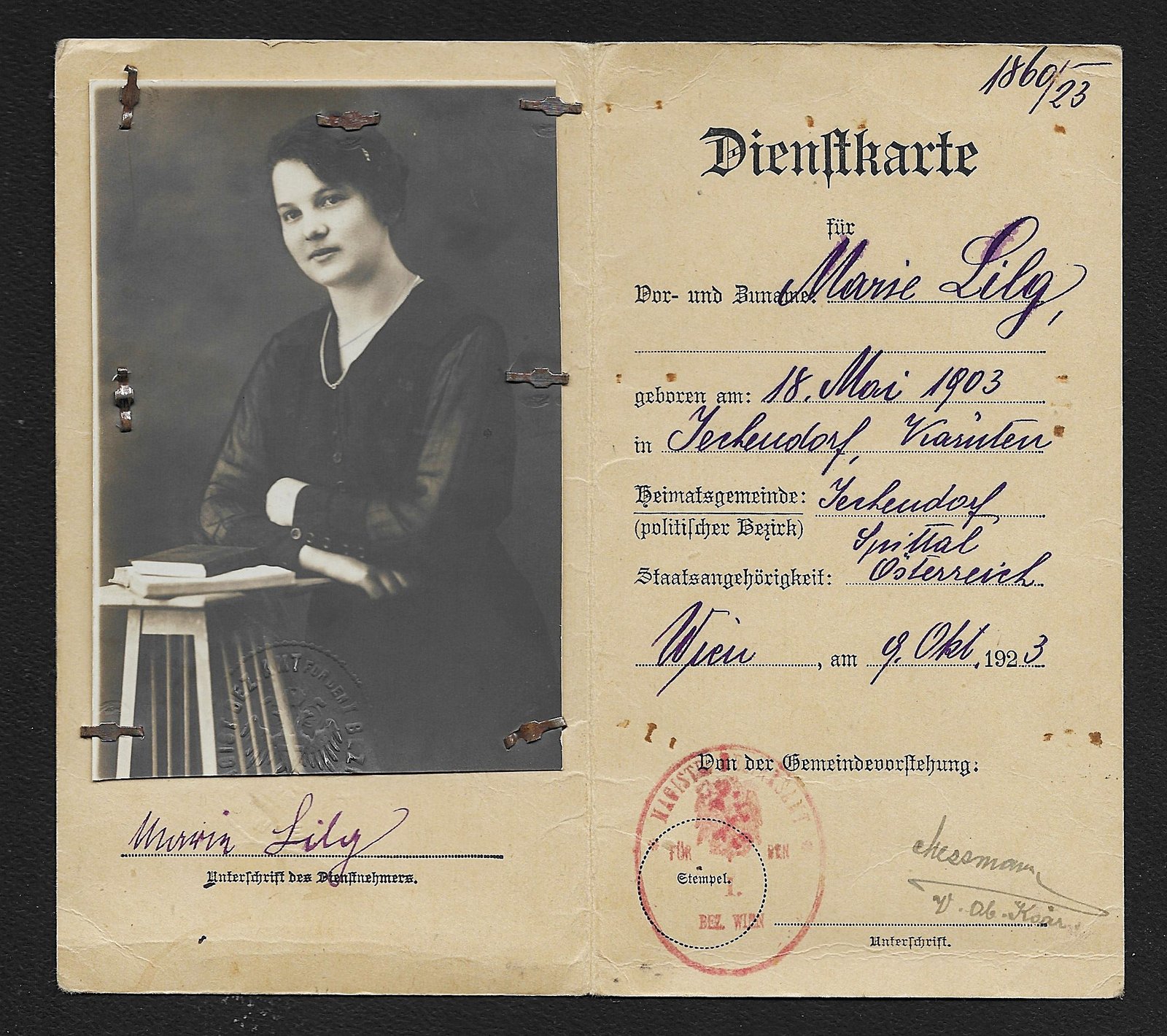 Handgeschreven_2026-07-29_164313 Austrian Hausgehilfin Dienstkarte (Domestic Service Identity Card) – Vienna, 1923 - Image 1