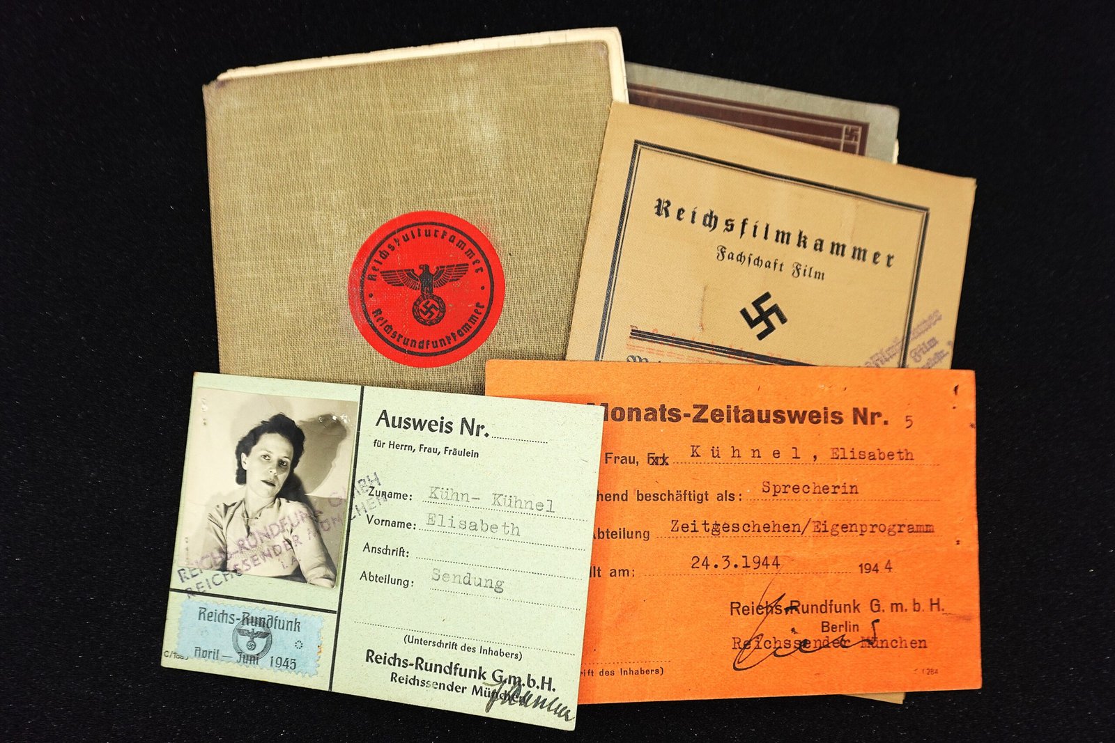 DSC01629 Rare Third Reich Grouping to Female Reichs-Rundfunk & Reichsfilmkammer Member (Actress, Radio Speaker & Theatre Performer) - Image 1