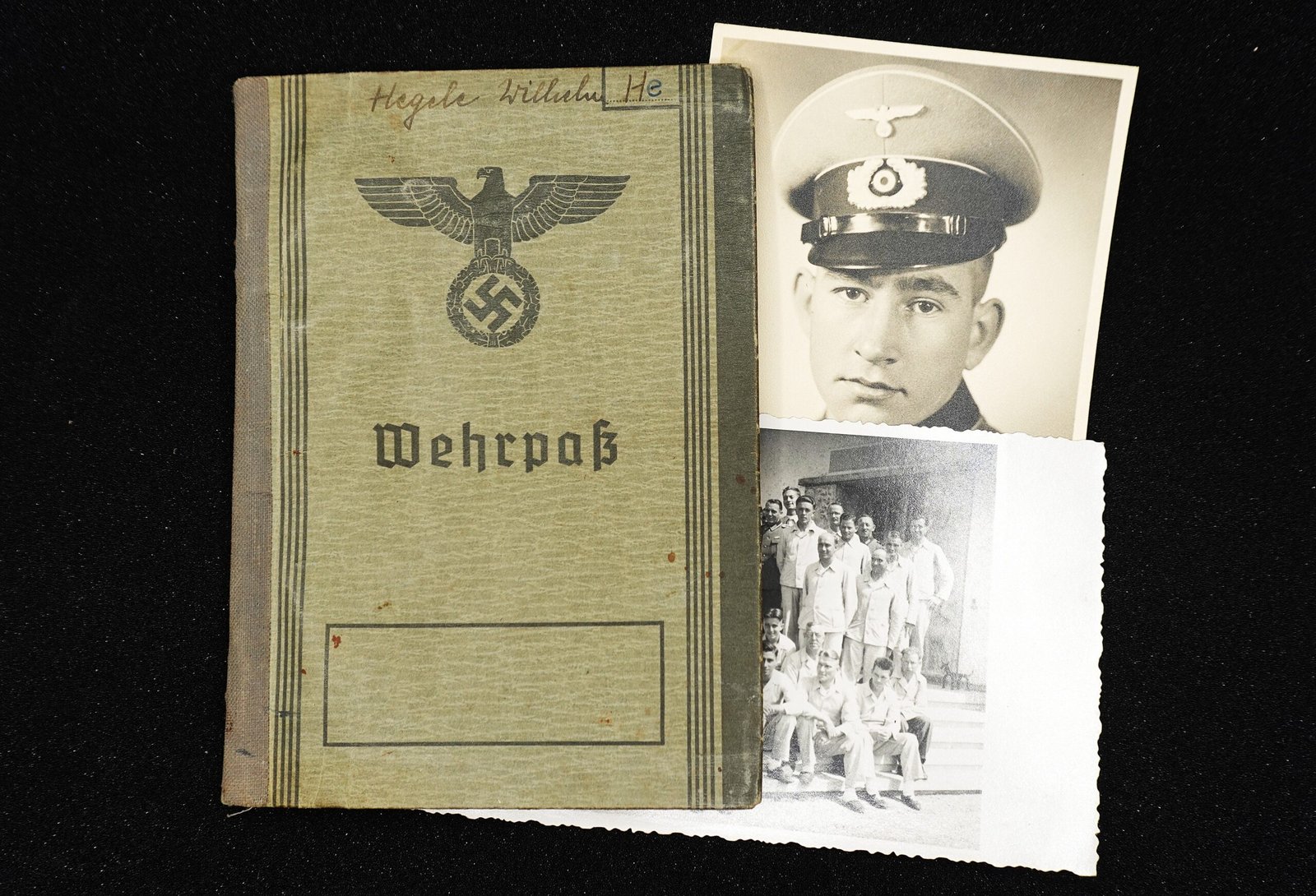 DSC01750 KIA Wehrpass & Photos – Infantry Regiment 97 (46. Infanteriedivision) – Crimea (5x Awards) - Image 1
