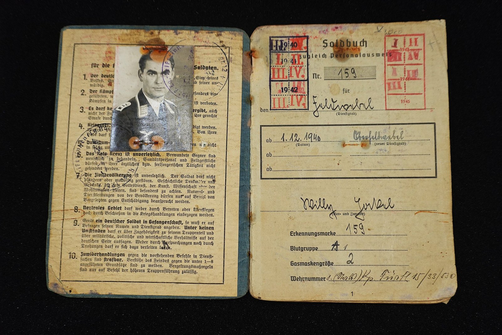 DSC01778 Luftwaffe Soldbuch - Luftgau-Kommando Nürnberg & Wiesbaden - Luftnachrichten (3x Awards) - Image 1