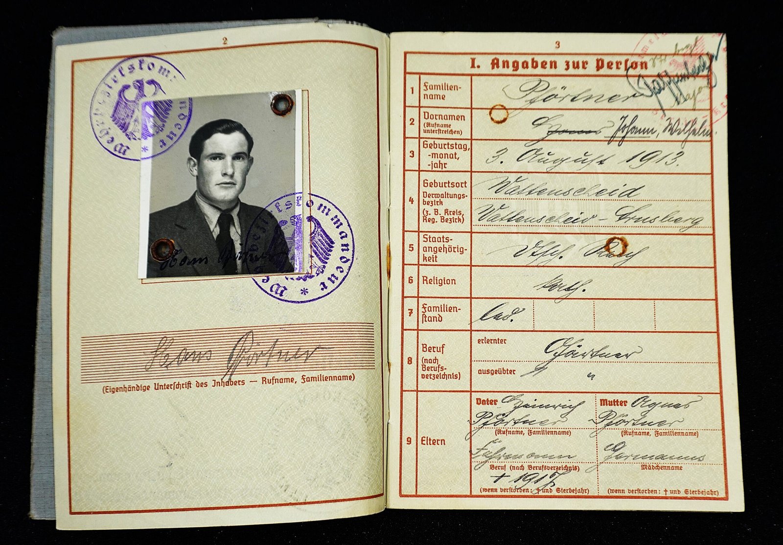 DSC01849 KIA Wehrpass - Artillerie-Regiment 208 (208. Infanterie-Division) (EK2, VWA, WIO) - Image 1