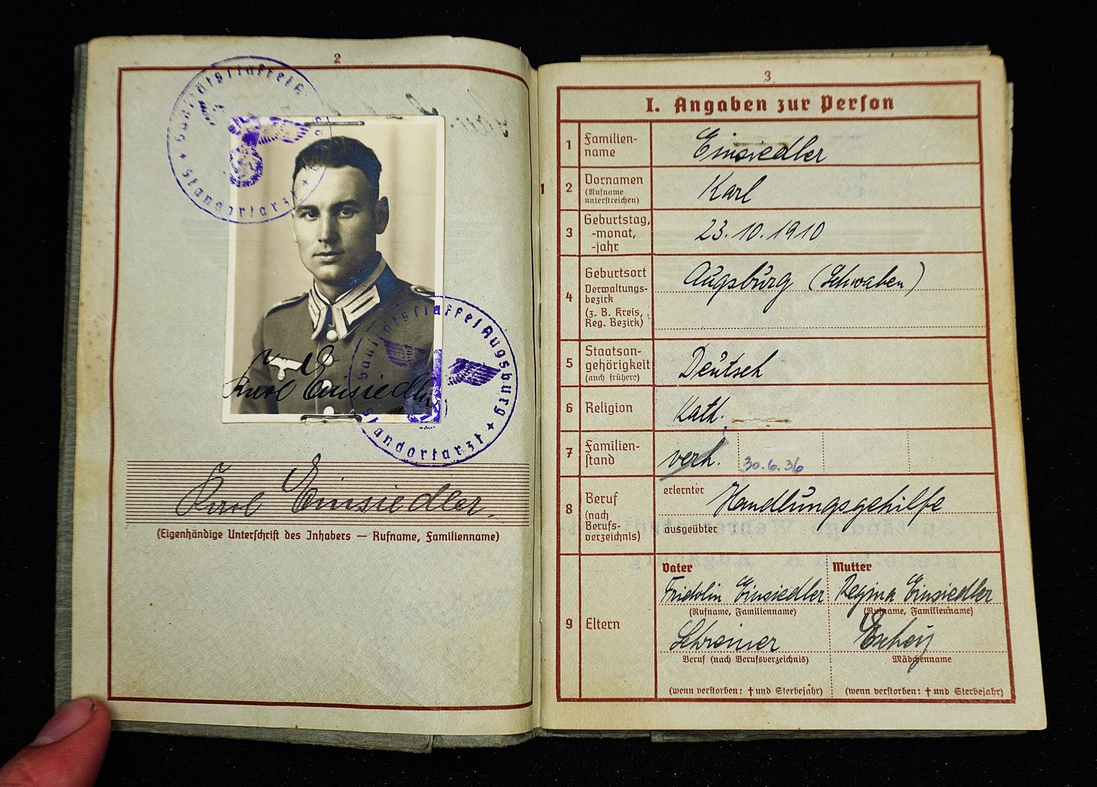 DSC01859 Wehrpass Oberfeldwebel – Feldlaz. 572, DNF83 (3. Panzer-Division) & San-Kp. 522 (4x Awards) - Image 1