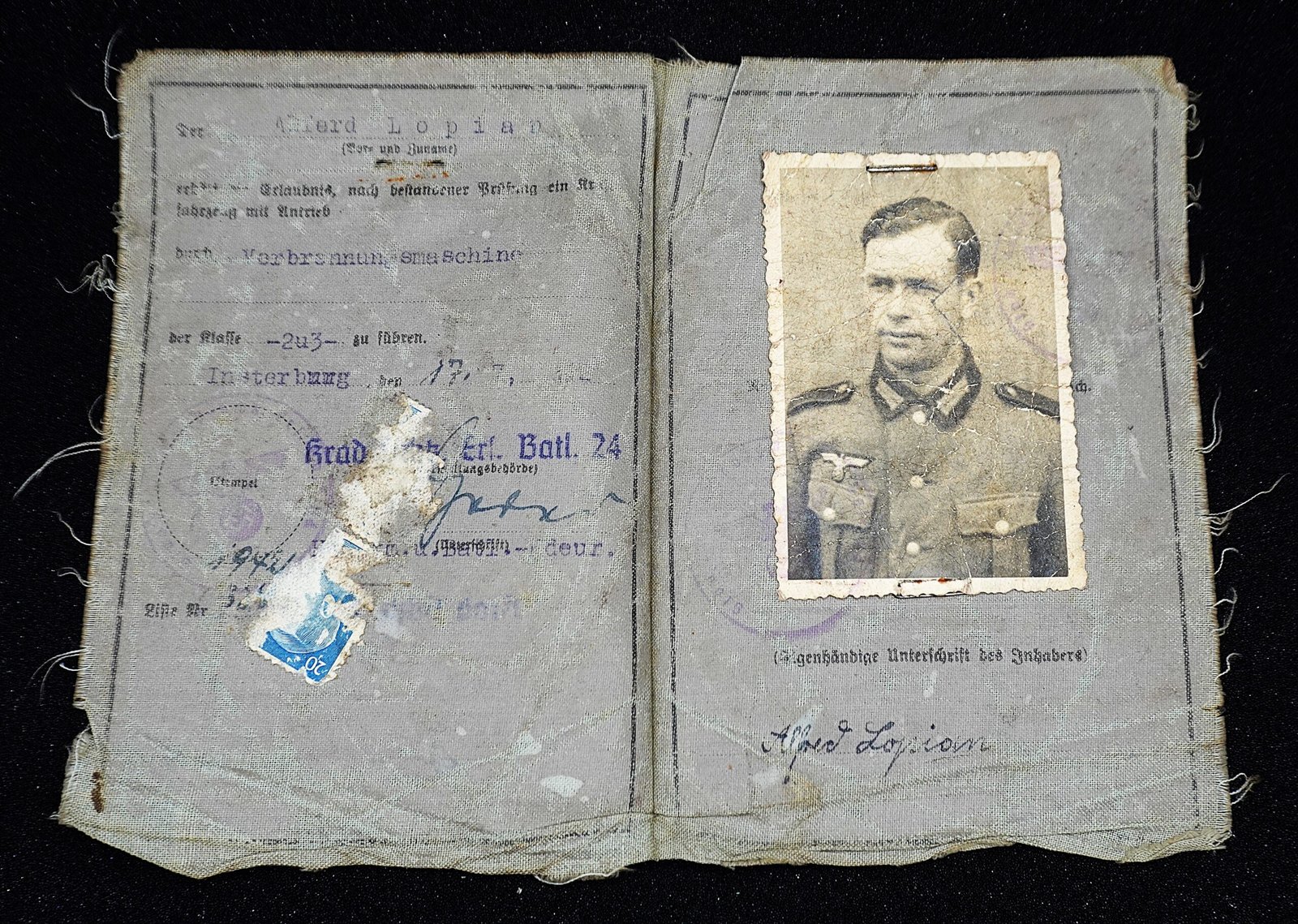 DSC01868 Wehrmacht Driver's License (Wehrmacht-Führerschein) – Kradschützen-Ersatz-Bataillon 24 - Image 1