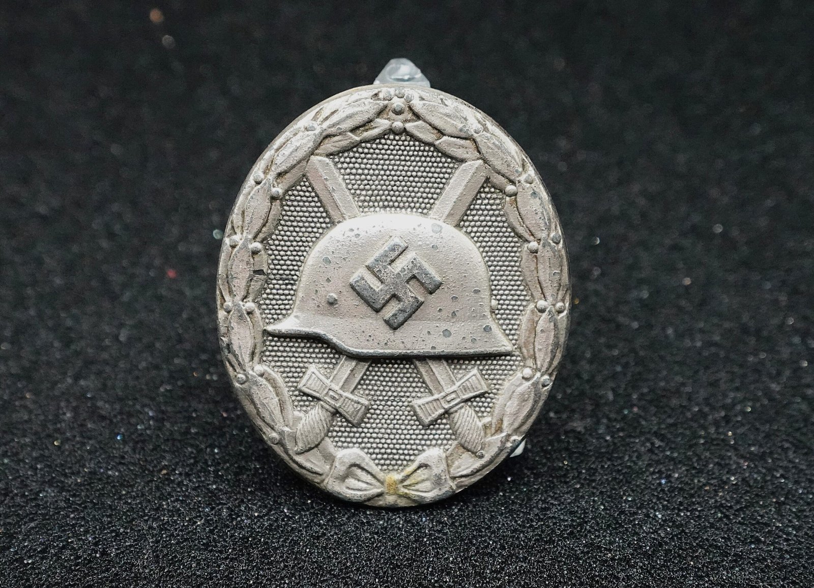 DSC01997 Wound Badge in Silver – “107” Carl Wild, Hamburg – Maker Marked - Image 1