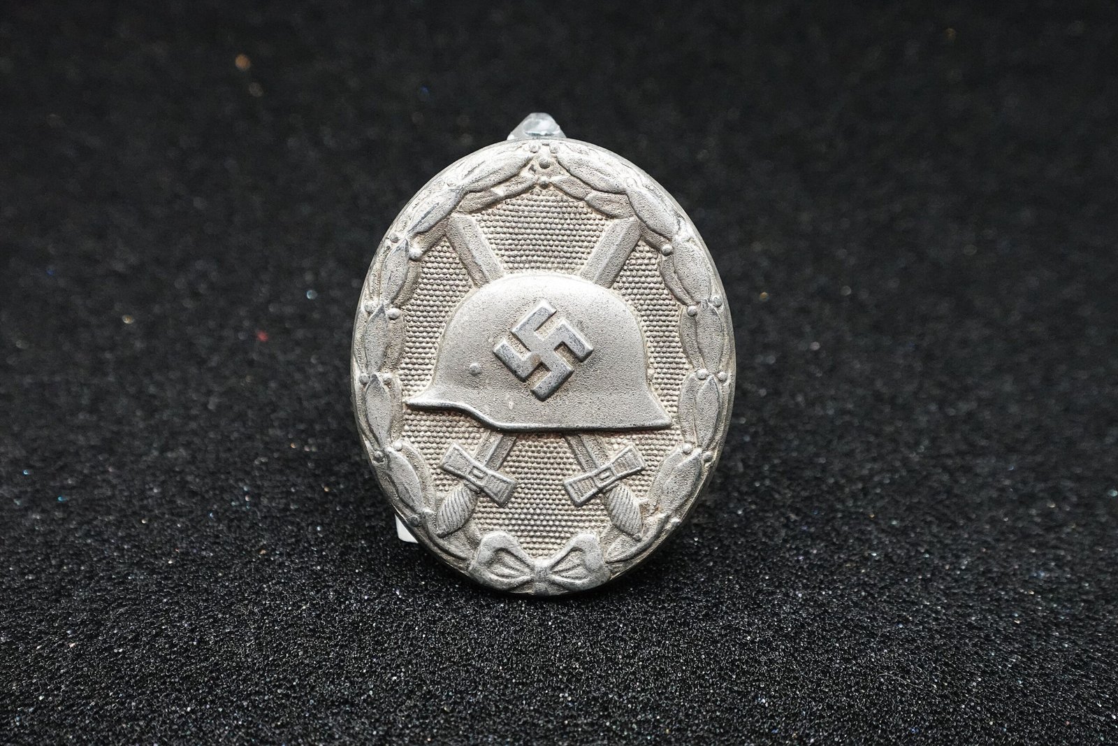 DSC02005 Wound Badge in Silver – “107” Carl Wild, Hamburg – Maker Marked - Image 1