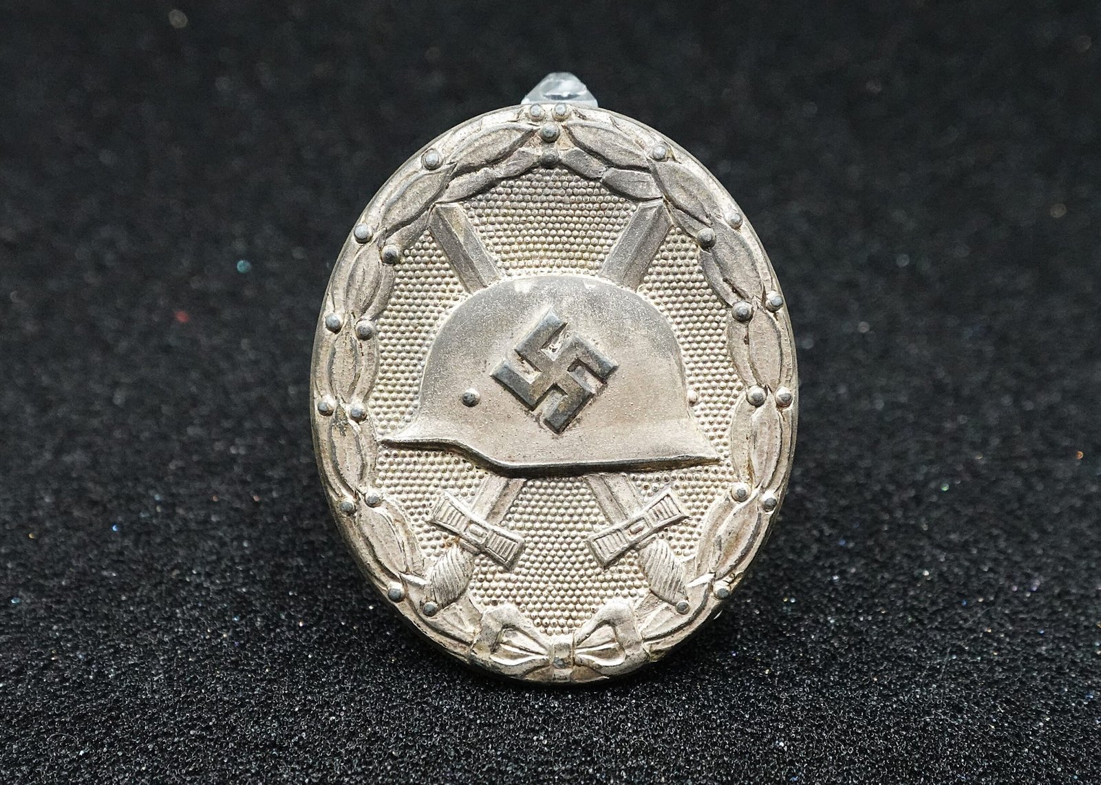 DSC02008 Wound Badge in Silver – “107” Carl Wild, Hamburg – Maker Marked - Image 1