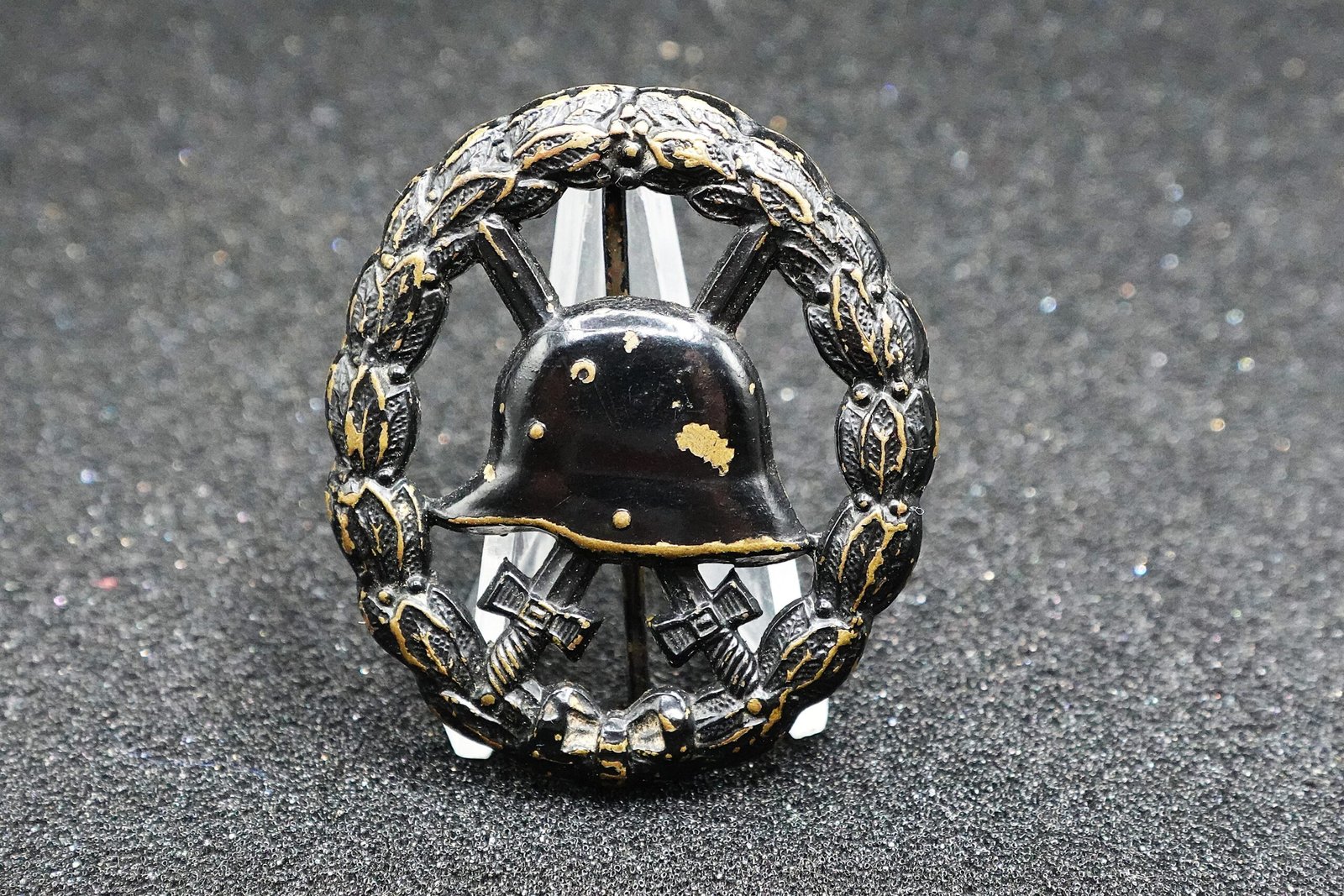 DSC02077 Imperial German WWI Wound Badge in Black – 1918 Pattern – Unmarked - Image 1