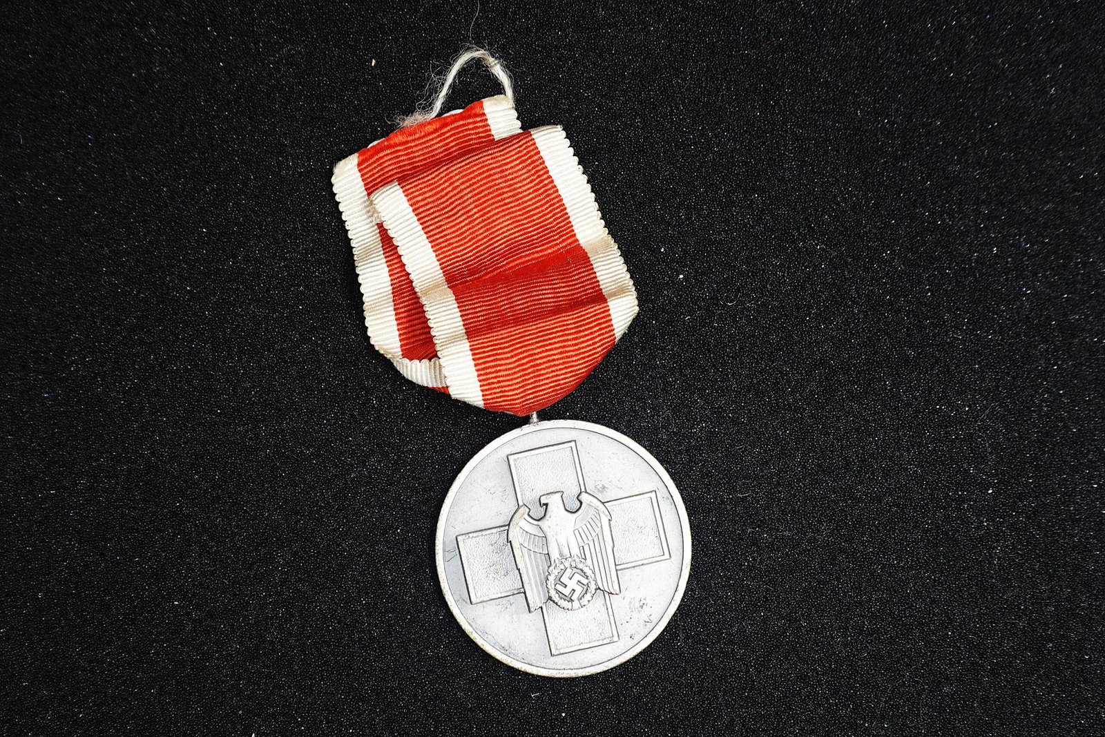 DSC02104 WWII German Medaille für deutsche Volkspflege – Social Welfare Medal with Ribbon - Image 1
