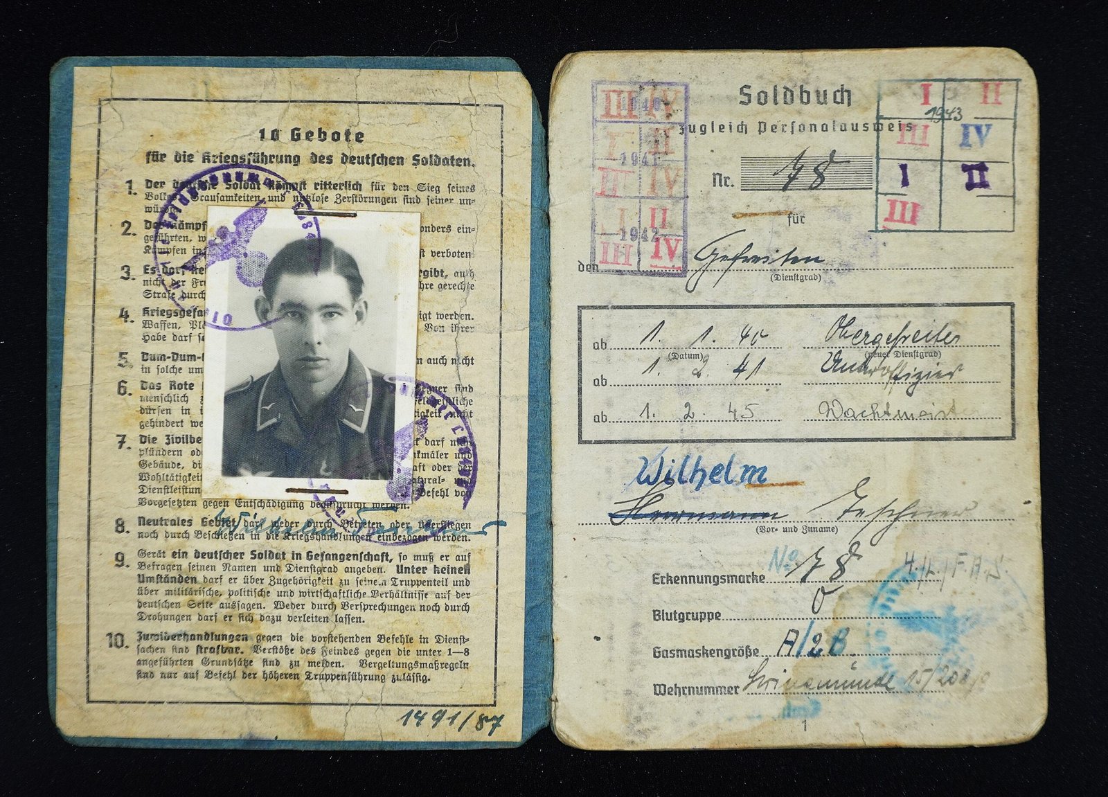 DSC02226 WWII Luftwaffe Soldbuch – Wachtmeister – Lehrbatterie Rerik, Feld-FAS, Late-War Flak Units! (7x Awards) - Image 1