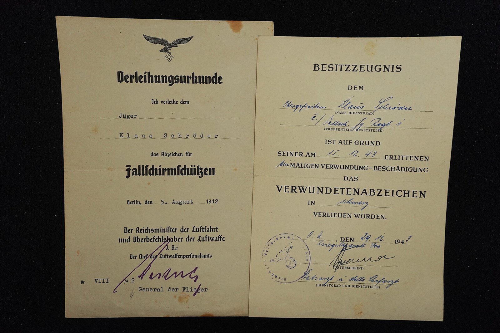 DSC02398 Award Documents – Fallschirmschützenabzeichen & Verwundetenabzeichen – Fallschirmjäger-Regiment 1 (Italy) - Image 1