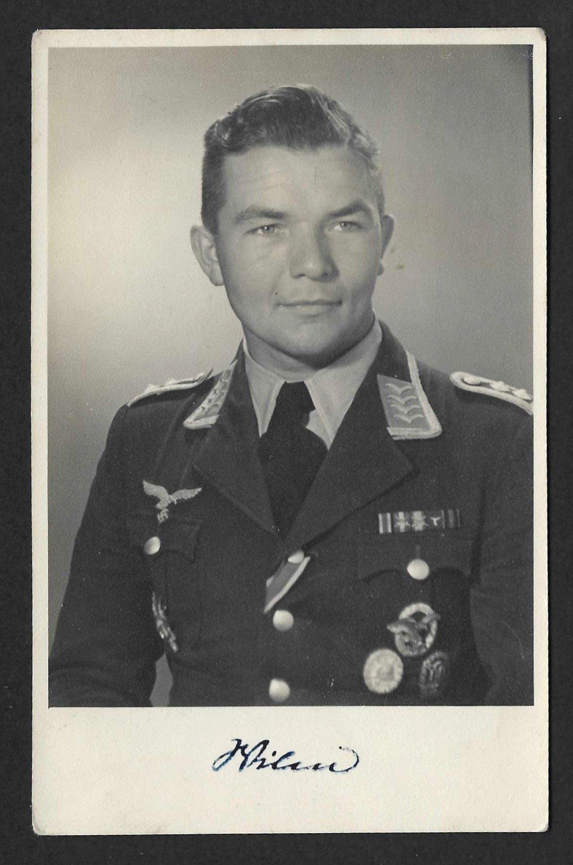 Foto_2026-09-30_101533 Luftwaffe Studio Portrait – Pilot with Spanienkreuz & Multiple Awards – Postcard Size - Image 1