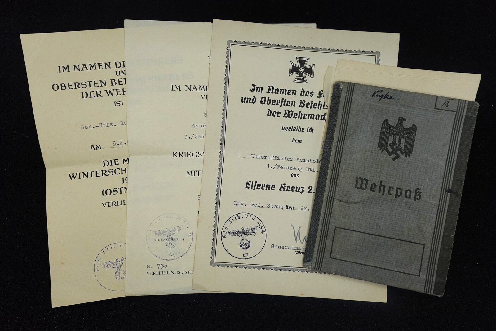 DSC02573 Wehrpass & Award Doc Grouping (Nice Variants!) – Sanitäts-Feldwebel - Feldzeug-Bataillon 16 - Image 1