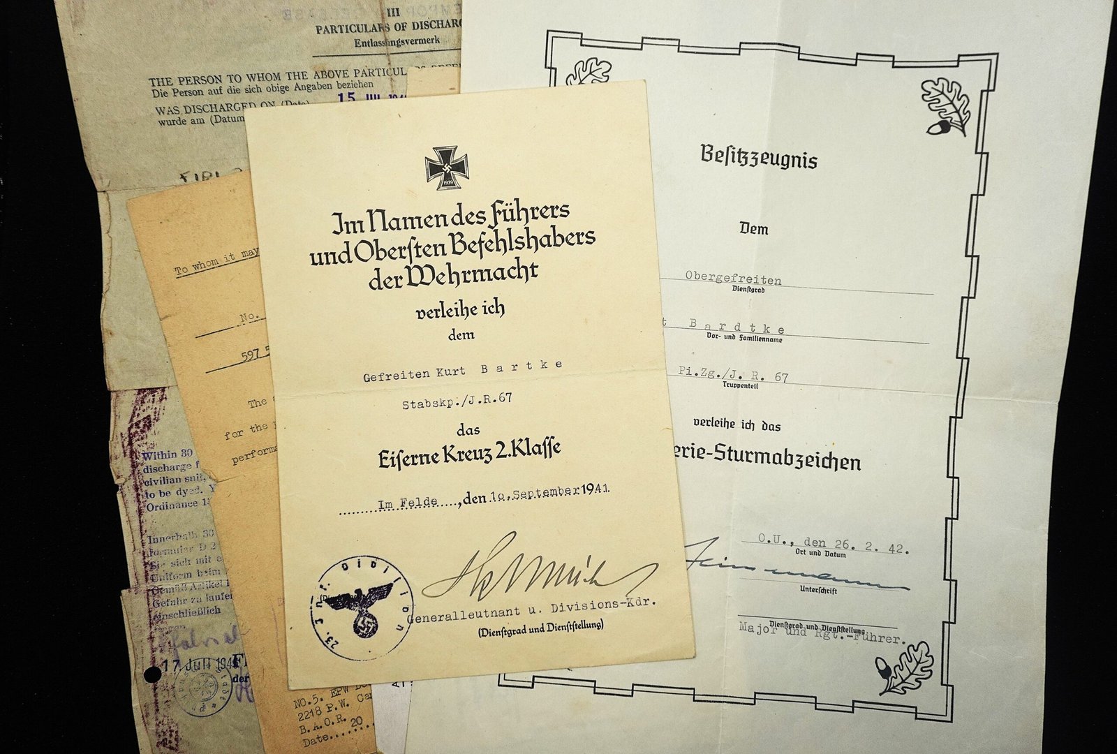 DSC02624 2x Award Certificates & UK POW Docs – Infanterie-Regiment 67 (23. Infanterie-Division) - Image 1