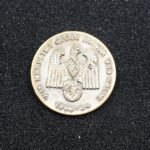 WHW Badge – „Wir kämpfen gegen Hunger und Kälte”, 1933–1934