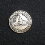 WHW Christmas Donation Badge 1933 – “Weihnachten in jedem deutschen Haus – Wir helfen”
