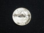 WHW Christmas Donation Badge 1933 – “Weihnachten in jedem deutschen Haus – Wir helfen” - Image 2