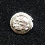 SS-VT Totenkopf Side Cap Button – Martin Winter, München – RZM M5/69