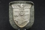 Crimea Shield (Krimschild), 1941–1942 – Zinc with Field-Grey Wool Backing - Image 2