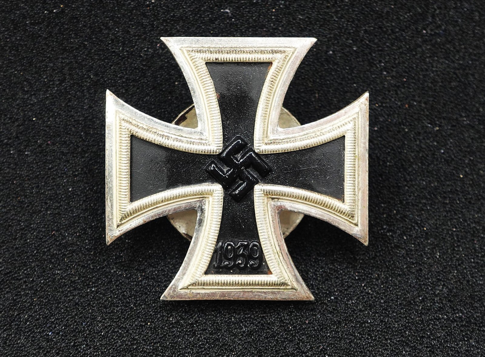 DSC02864 Iron Cross 1st Class 1939 - "L/56" Funcke & Brüninghaus, Lüdenscheid - Screwback Disc (NM) - Image 1