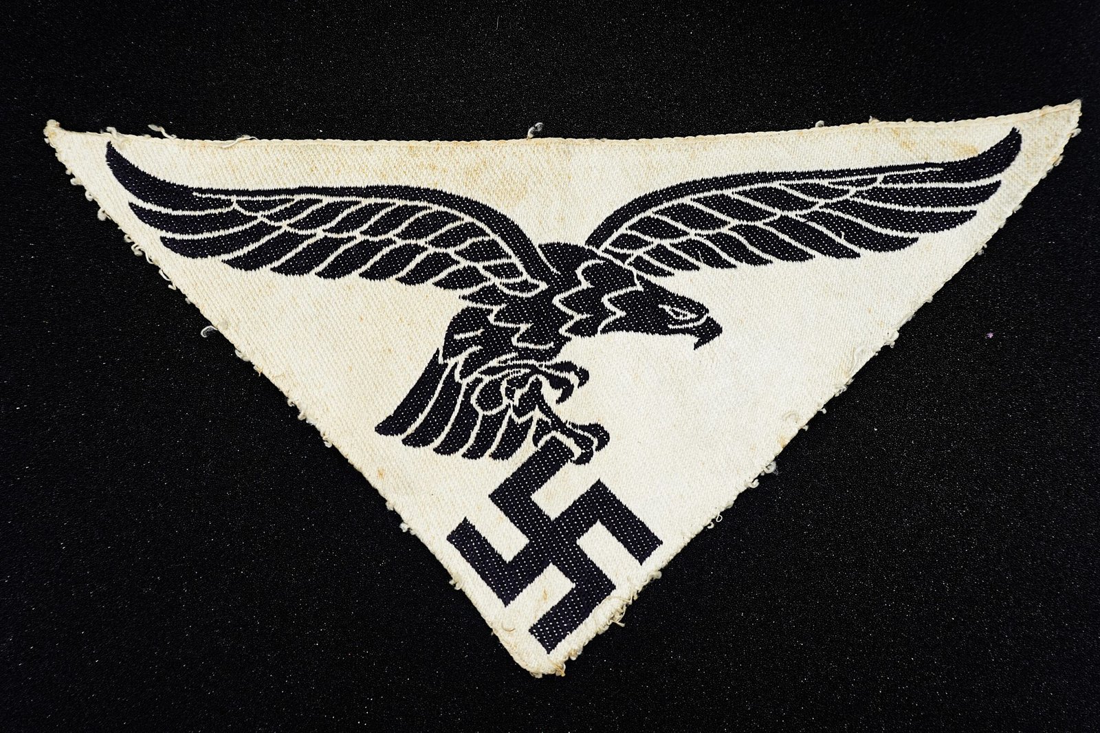 DSC02896 Luftwaffe-Sporthemdadler – Stoffabzeichen (Luftwaffe Sports Shirt Eagle Insignia) - Image 1