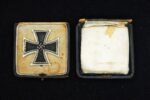 Iron Cross 1st Class 1939 - Unmarked, Engraving “Fw. Maak” - Damaged Case - Image 2