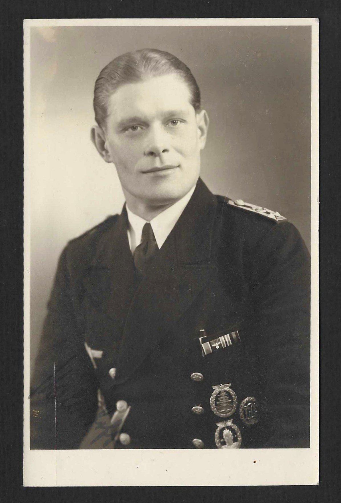 Foto_2026-10-02_135636 Kriegsmarine Studioportrait - Flottenkriegsabzeichen & Minensucherabzeichen - Image 1