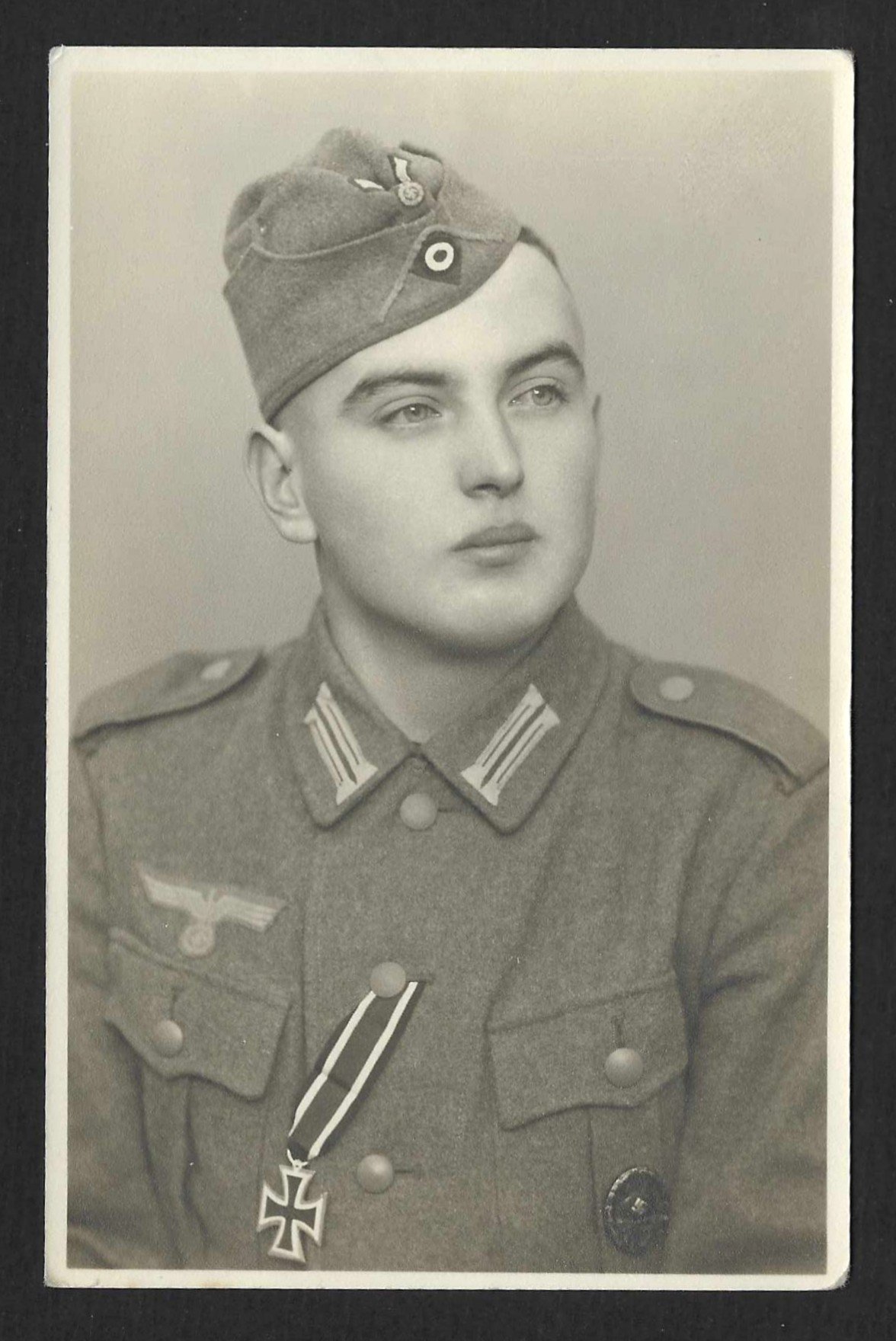Foto_2026-10-02_140430 Wehrmacht Studioportrait - Eisernes Kreuz 2. Klasse - Image 1