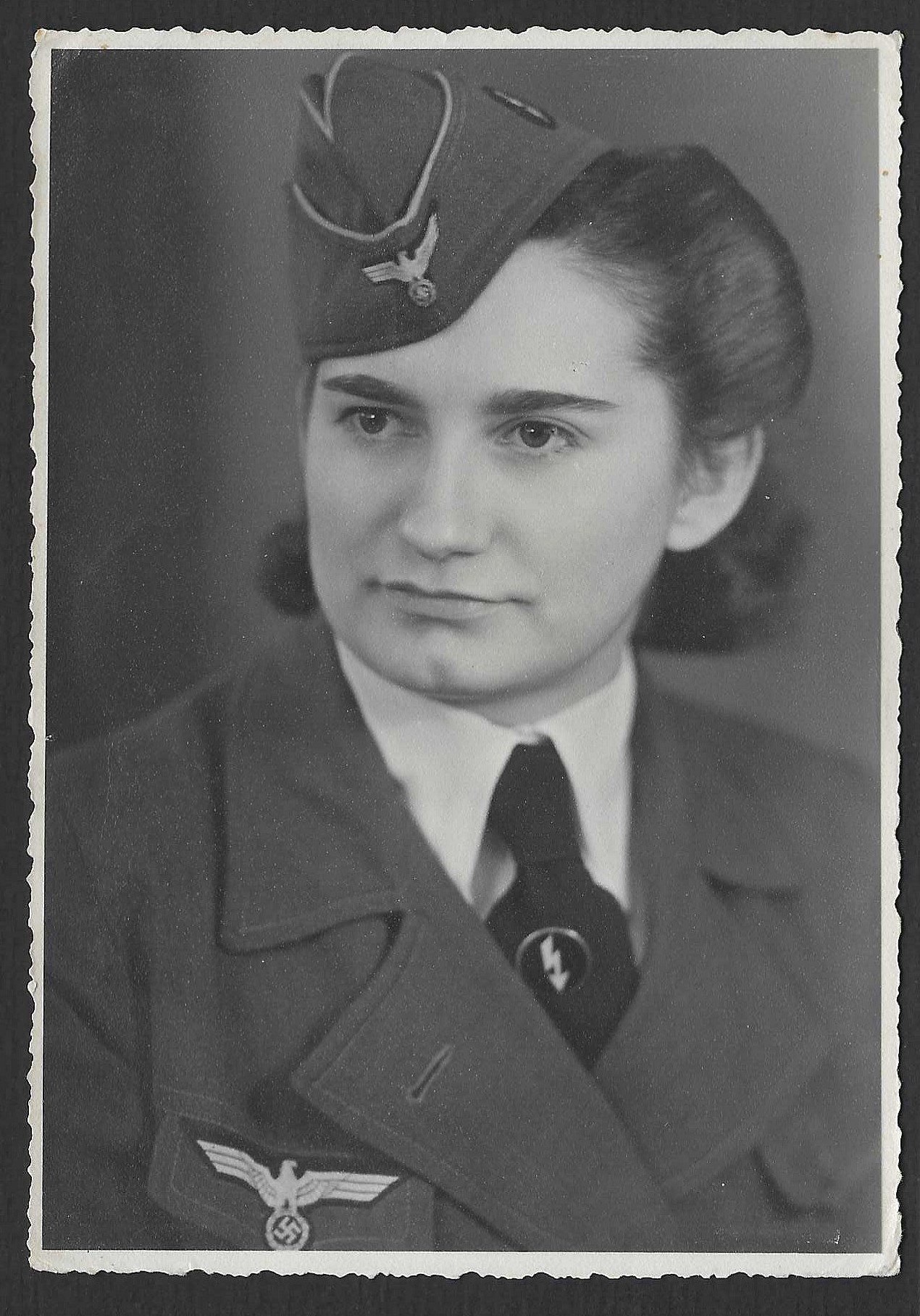 Foto_2026-10-26_112650 Wehrmacht Nachrichtenhelferin Portrait - Image 1